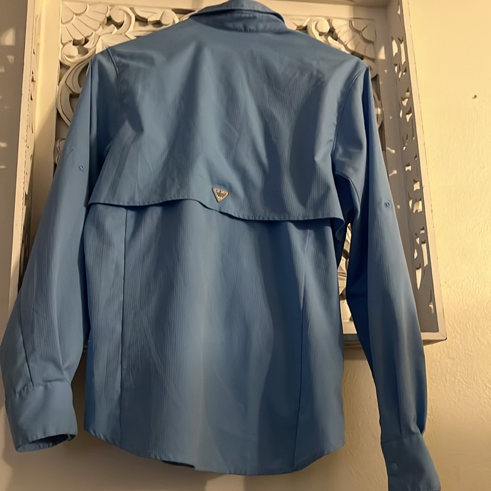 Columbia-PFG button down top - Picture 5 of 6